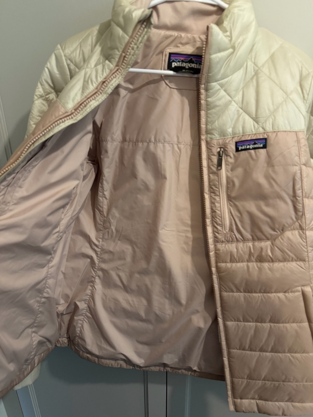 Patagonia Women's Two-Tone Quilted Jacket in Cream & Blush Radalie - Picture 5 of 5